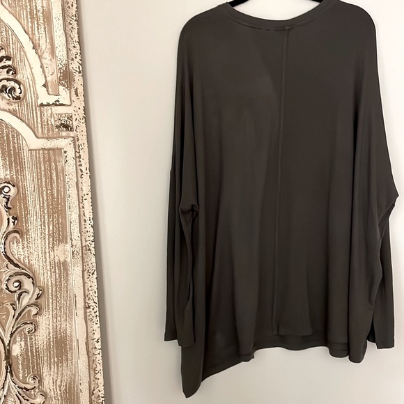 ATHLETA Assymetrical Modal top - Picture 2 of 4